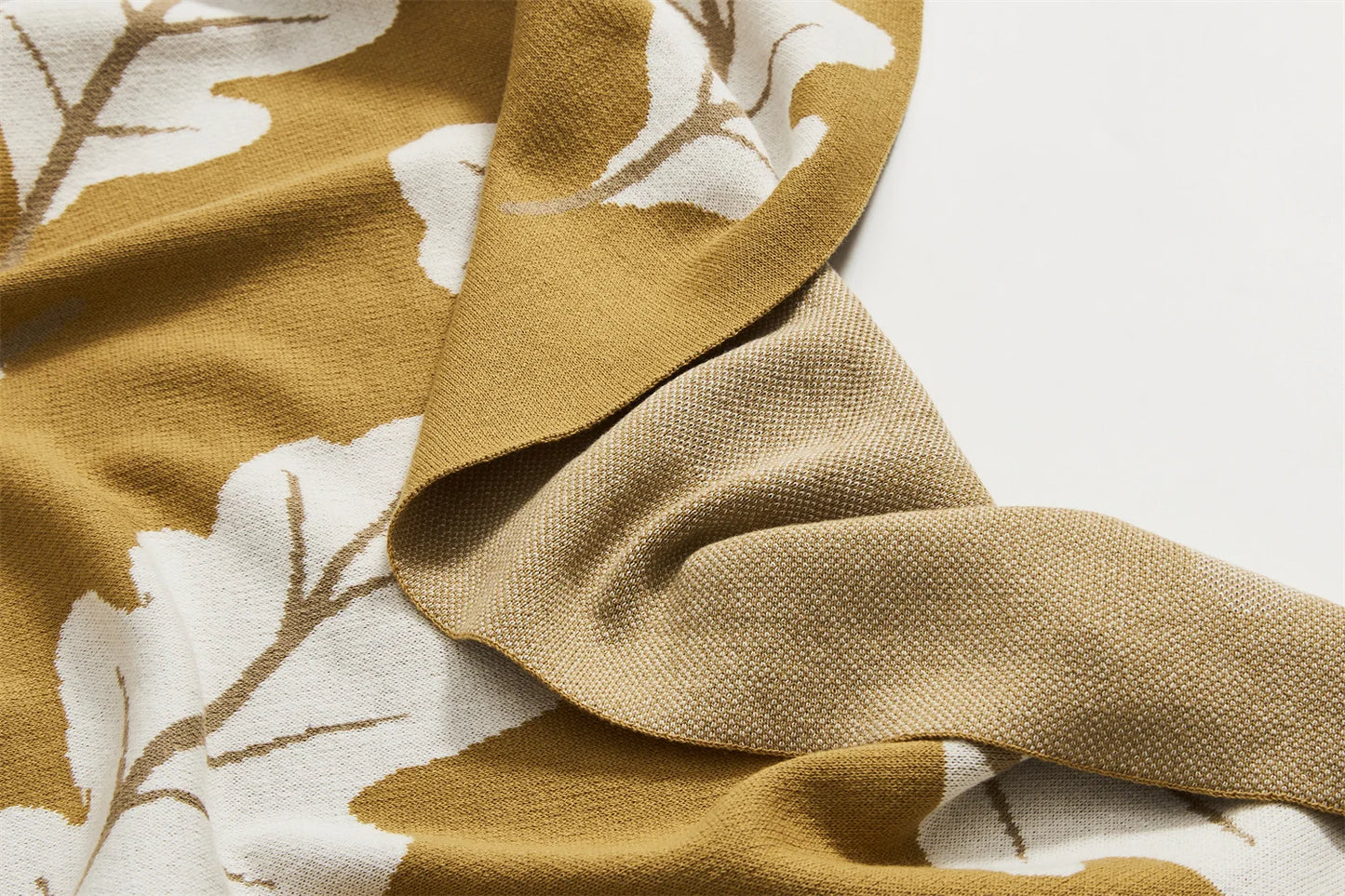 Couverture Tricot Motif Feuilles