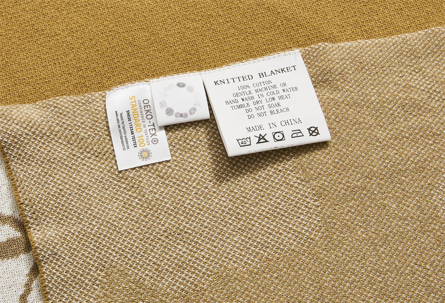 Couverture Tricot Motif Feuilles